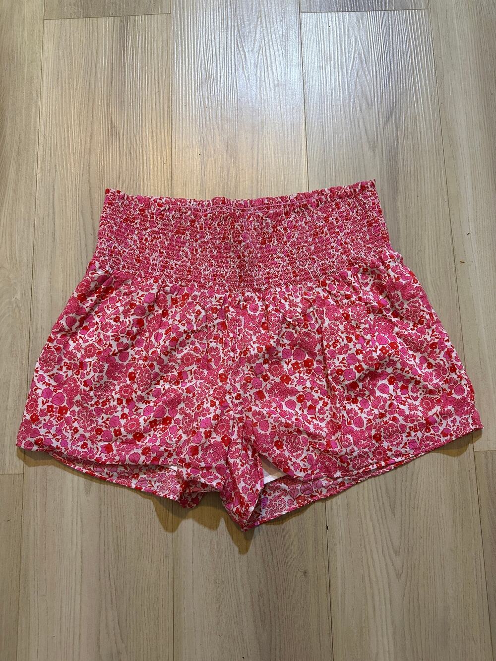 Vineyard Vines Smocked Waist Floral Pull On Shorts Pink Red Cotton Womens M